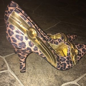 Animal print pumps